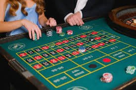warungqq Hot Pot betting interface showing live match segments and rapid-settlement rounds
